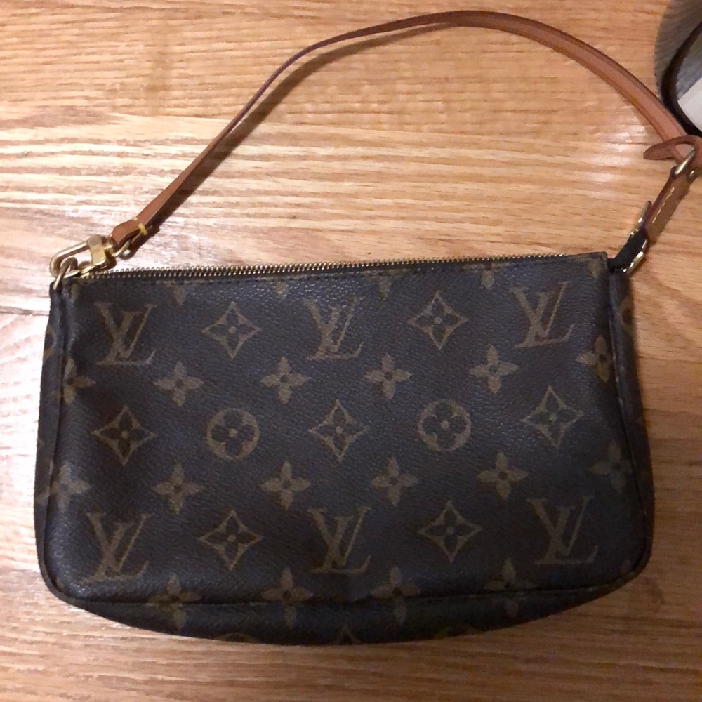 Louis Vuitton Pochette (monogram)